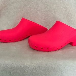 Calzuro Nursing Heathcare Shoes- Hot Pink Size 36-37 (7.5/8 US Women’s)